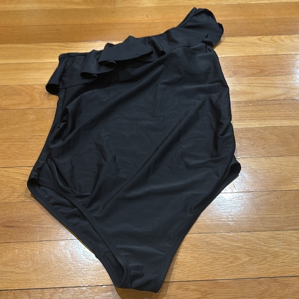 Beach Bump by Motherhood Maternity black one pieces swimsuit size medium.